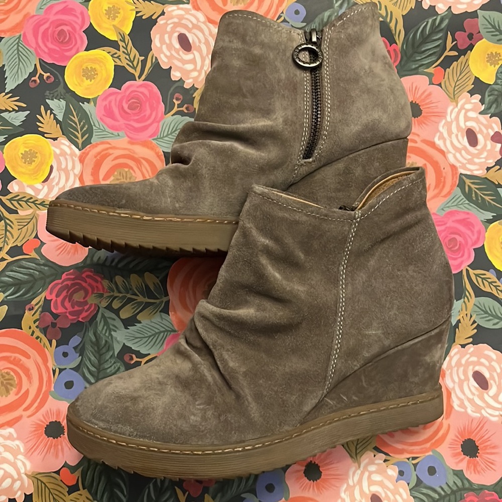 Sofft Taupe Suede Booties Size 10